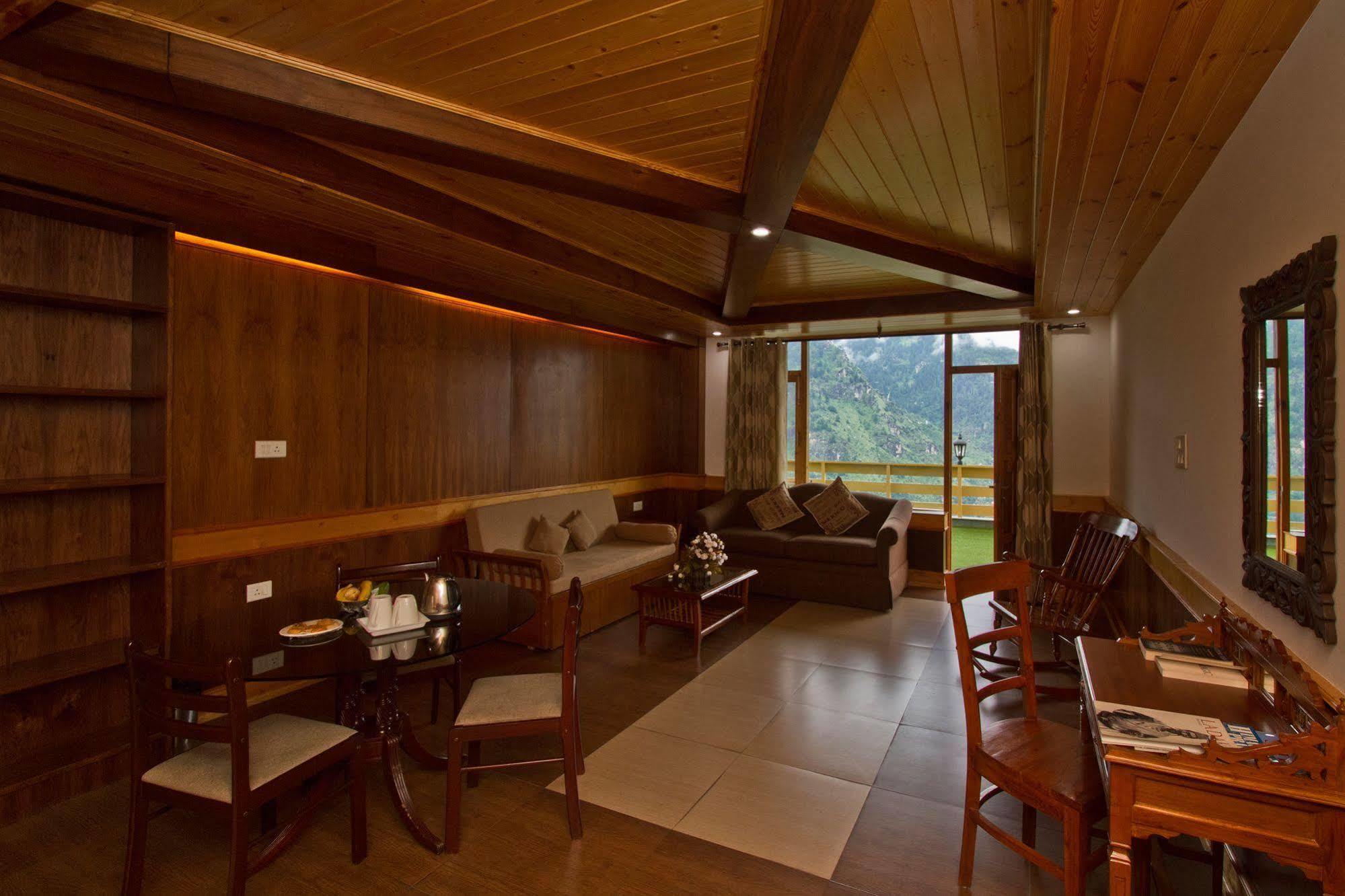 Vivaan The Sunrise Resort Манали Экстерьер фото